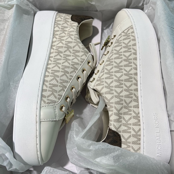 Michael Kors Poppy lace up Sneakers - Picture 5 of 5